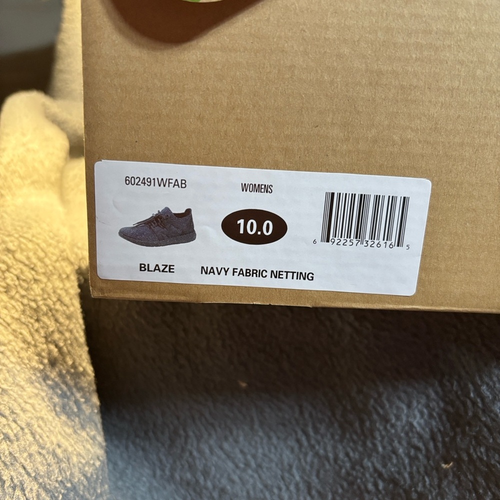 Earth Women's Charcoal Sneakers - Picture 3 of 7